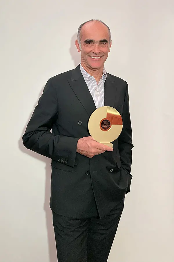 Gilles Andrier, CEO, receiving the cosmétiquemag award