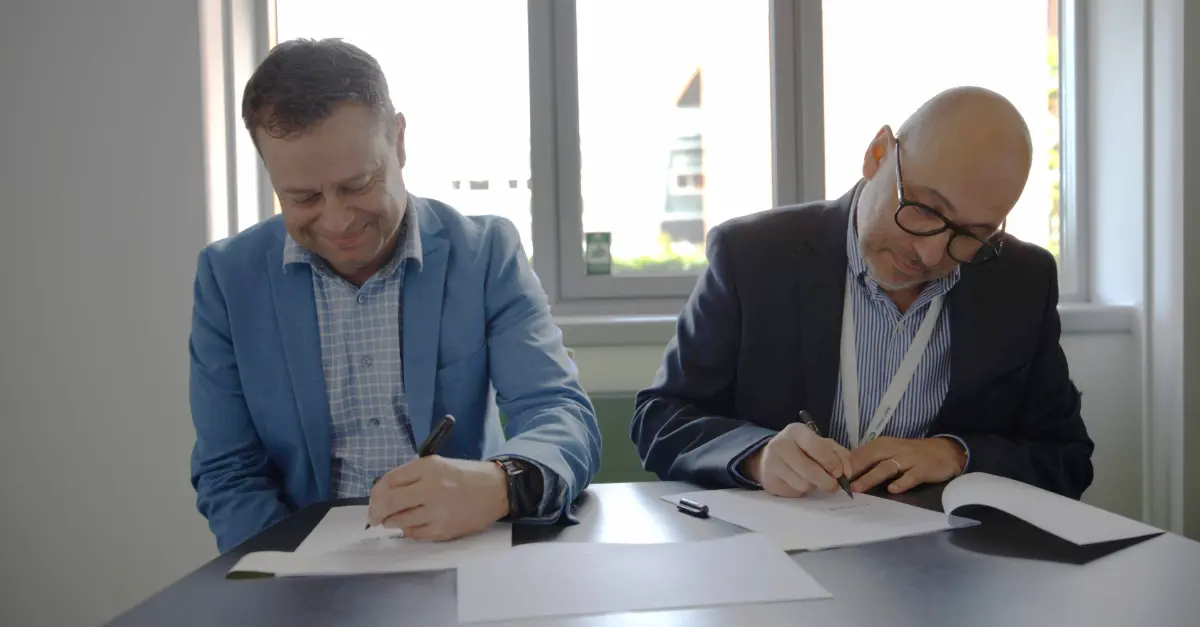Representatives from Givaudan and Arla Food Ingredients signing the agreement