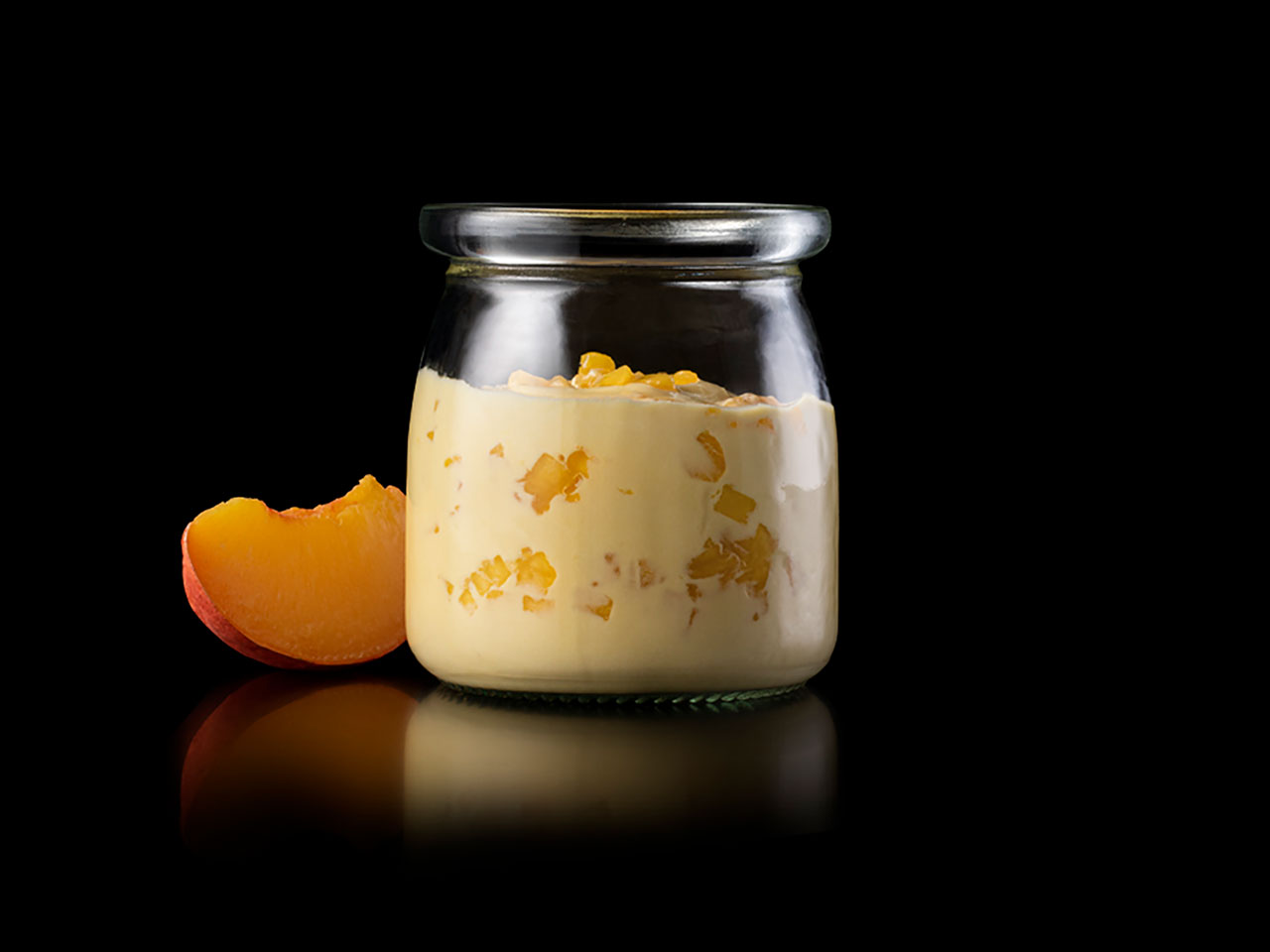 Spoonable yoghurt with apricot