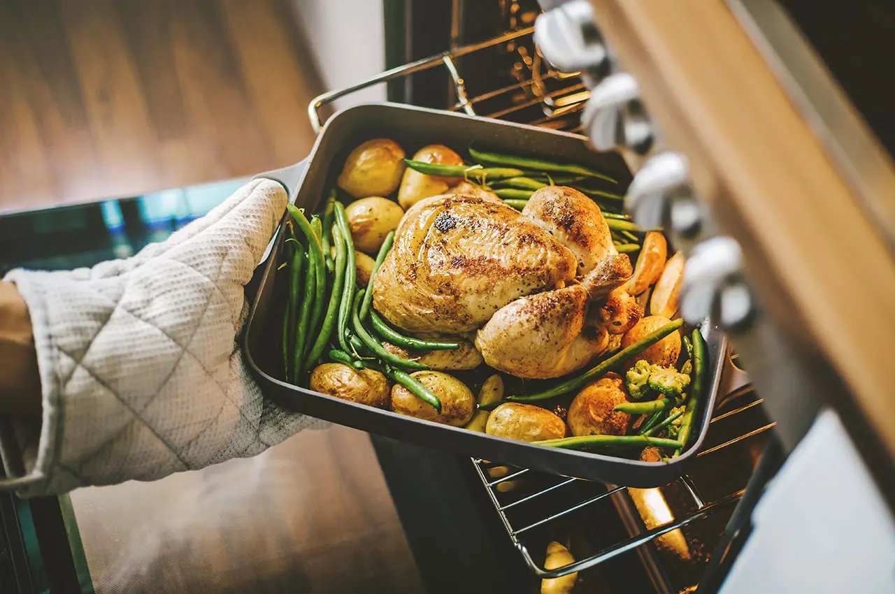 Oven dish with chicken