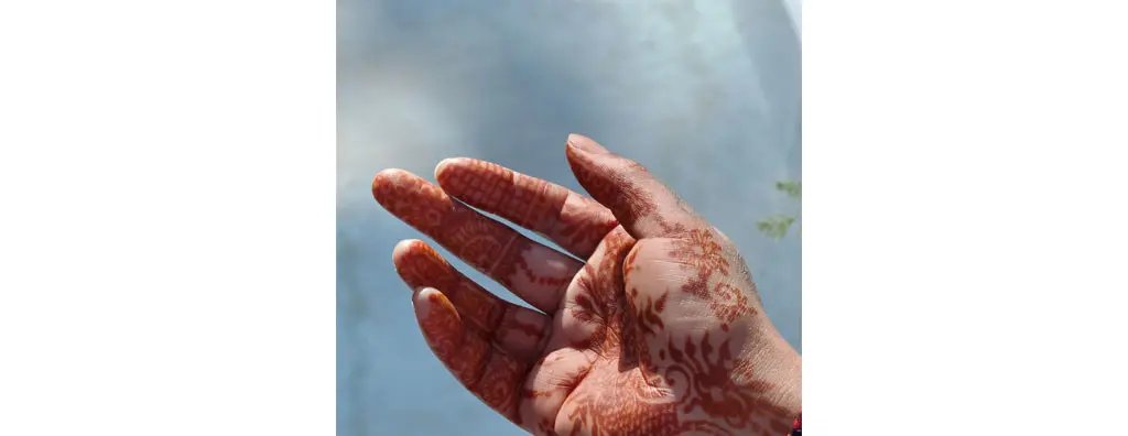 Henna hand