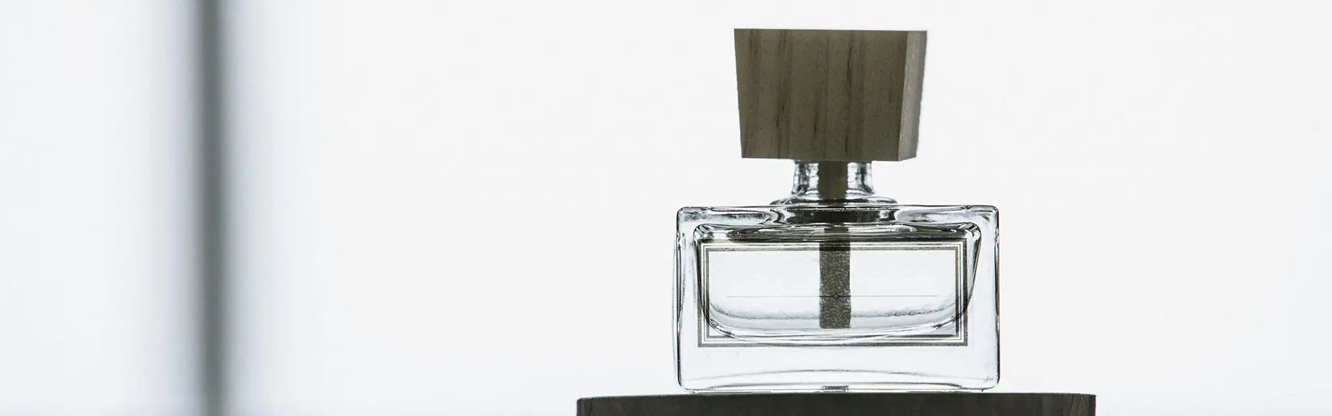 Fragrance bottle with wooden cap