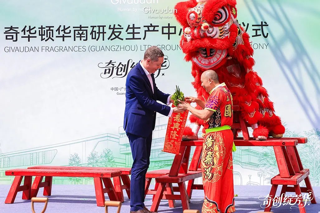 Cai Qing, a ritual that symbolises gathering blessings and achieving great success