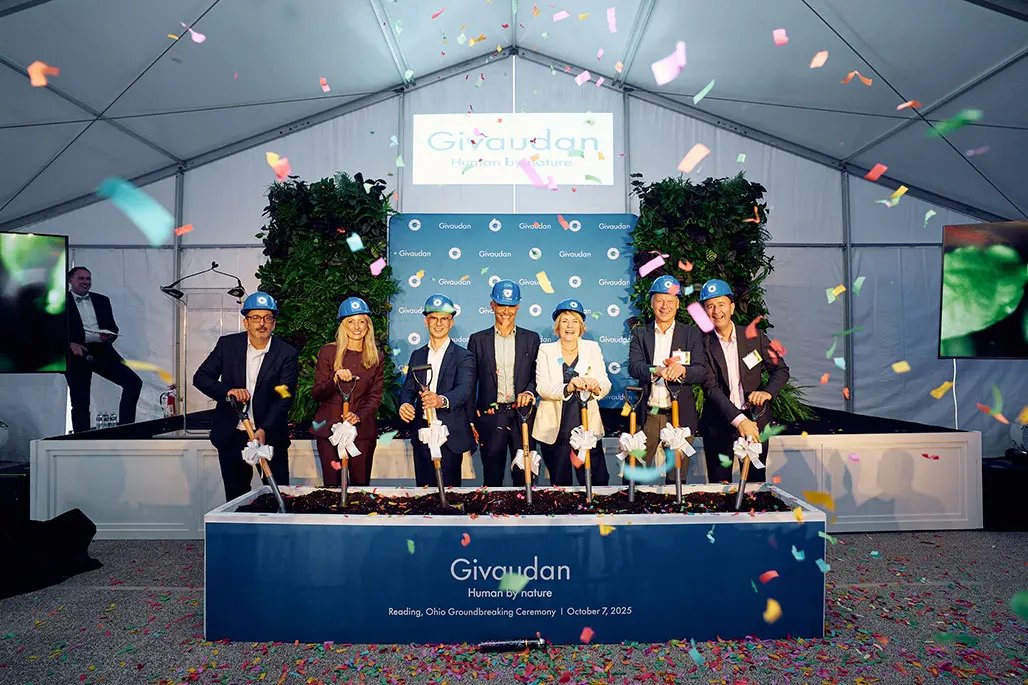  Cedric Koller (Head of Operations, North America, Taste & Wellbeing) and Mindy Kucks (Commercial Head, North America, Taste & Wellbeing) with members of the EC