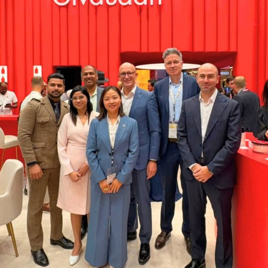 instagram post Dubai, lets connect! This